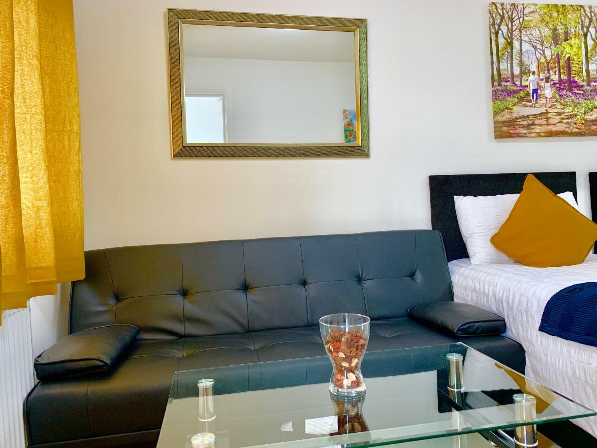 London Studio Apartments, Private Bathrooms And Parking Ilford Kültér fotó