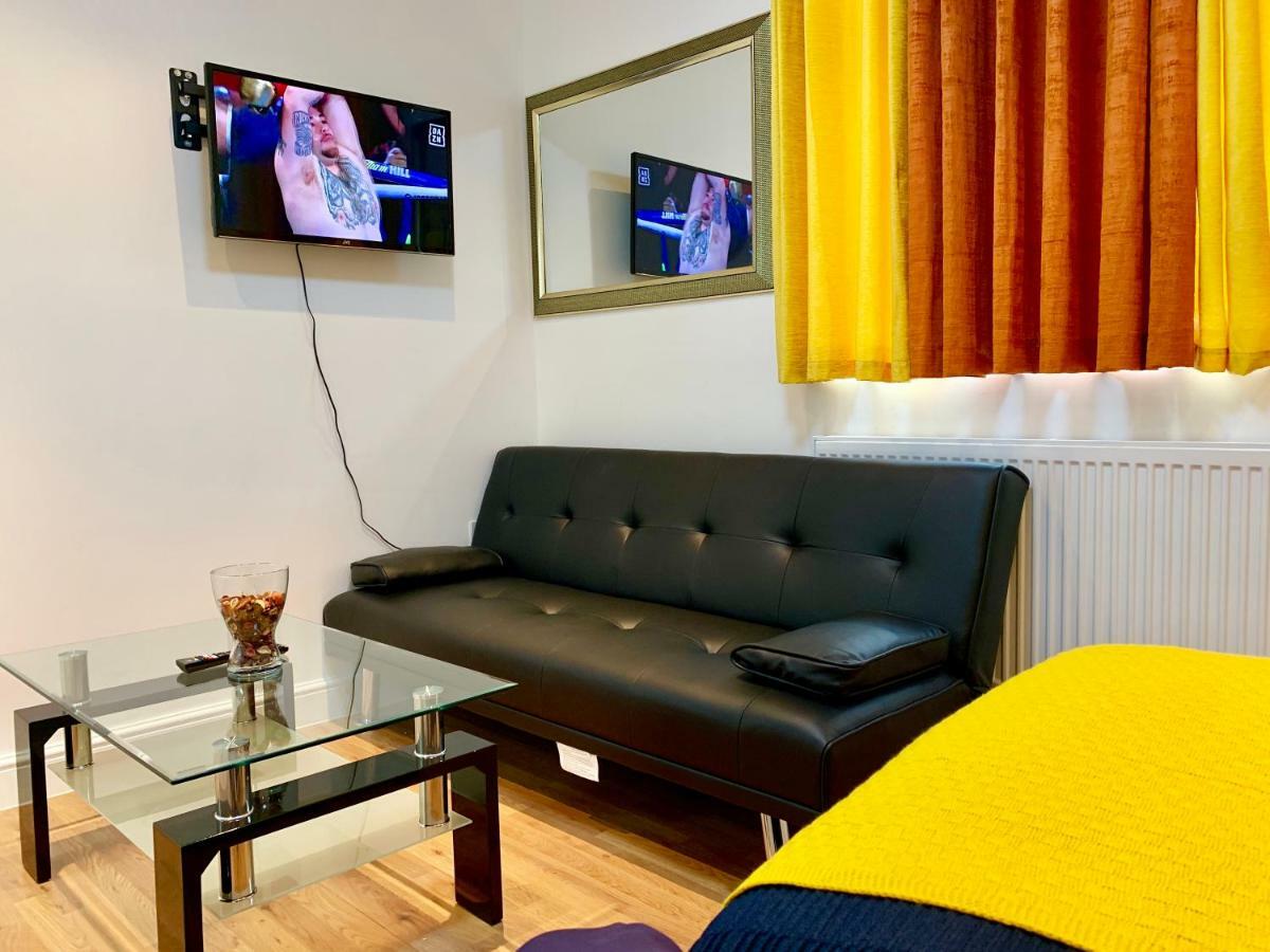 London Studio Apartments, Private Bathrooms And Parking Ilford Kültér fotó